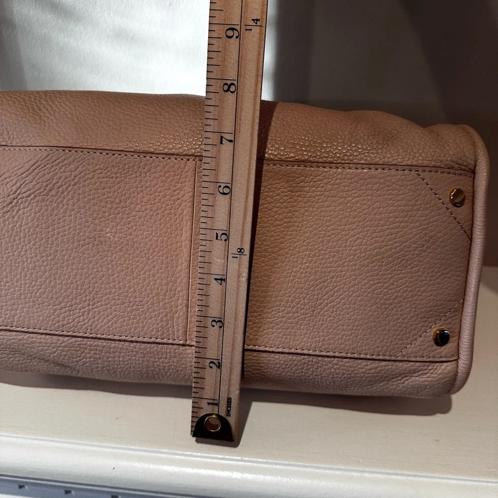 Banana Republic Elegant Beige Soft Pink Leather Shoulder Bag - Picture 10 of 15